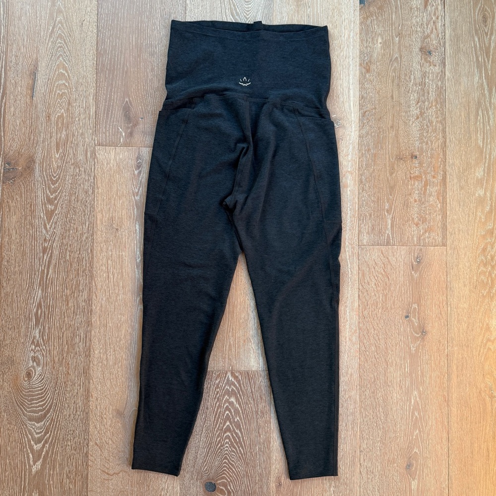 BEYOND YOGA x BEYOND THE BUMP 'Love the Bump Maternity POCKET Midi Leggings' - Picture 6 of 7